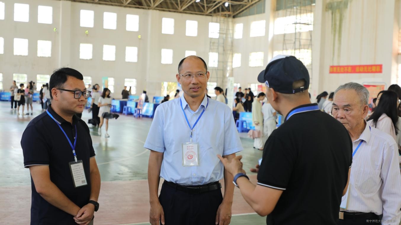 鸭脖官网举办2026届毕业生春季促就业双选会暨“宏志助航计划”精准帮扶就业双选会