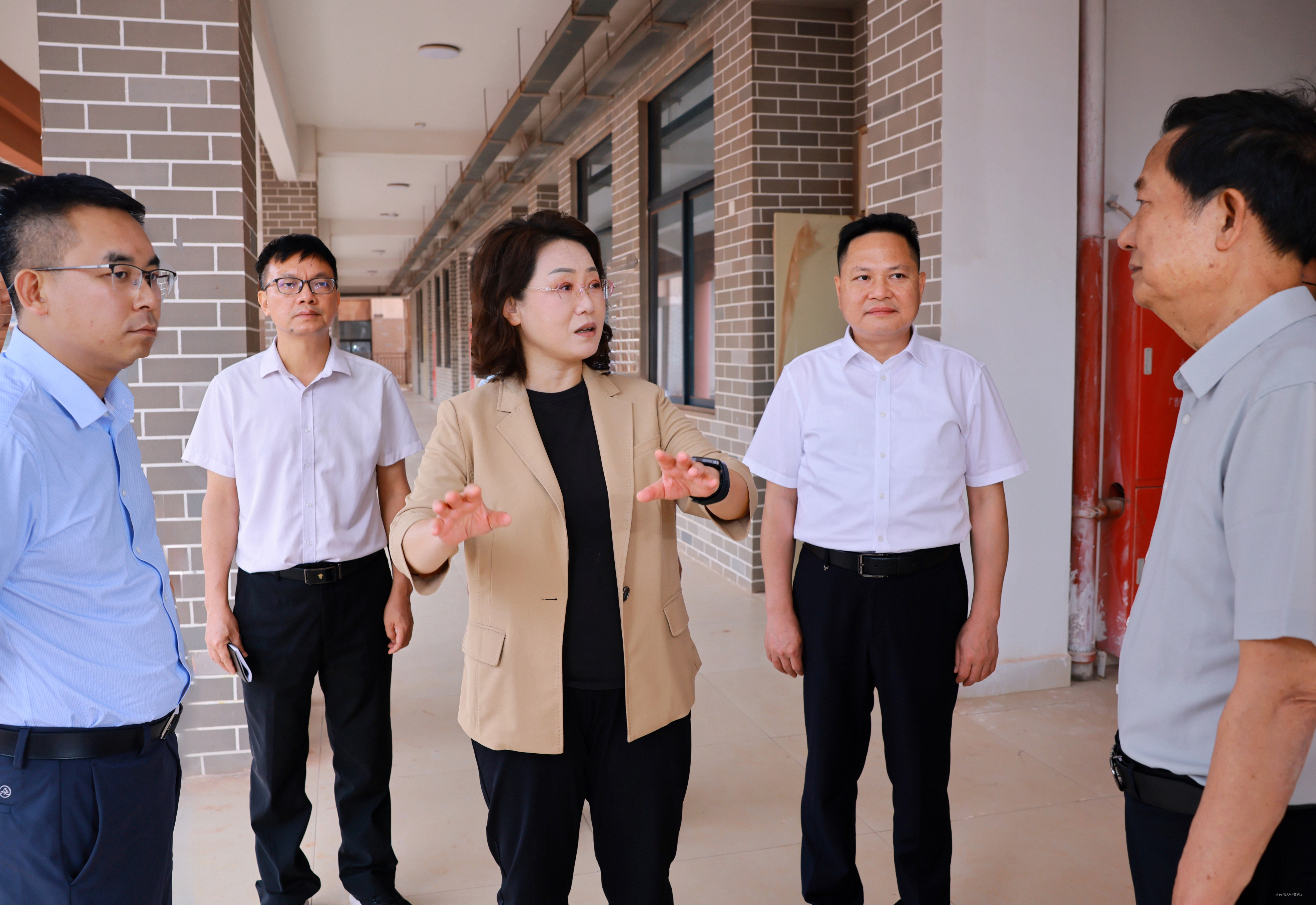 防城港市委书记黄江到鸭脖官网防城港校区开展专题调研