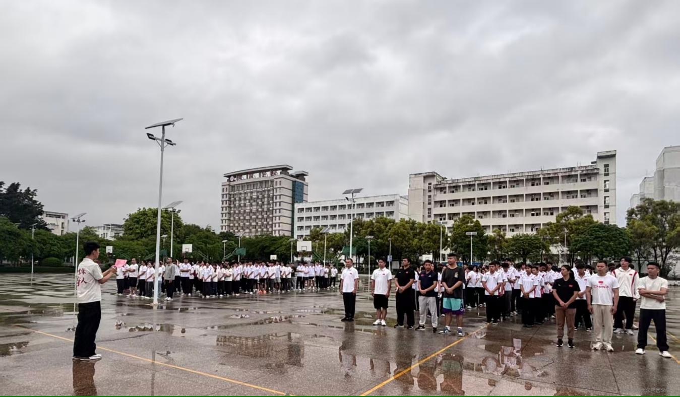 体育系举行“珍爱生命，严防溺水”主题升旗仪式