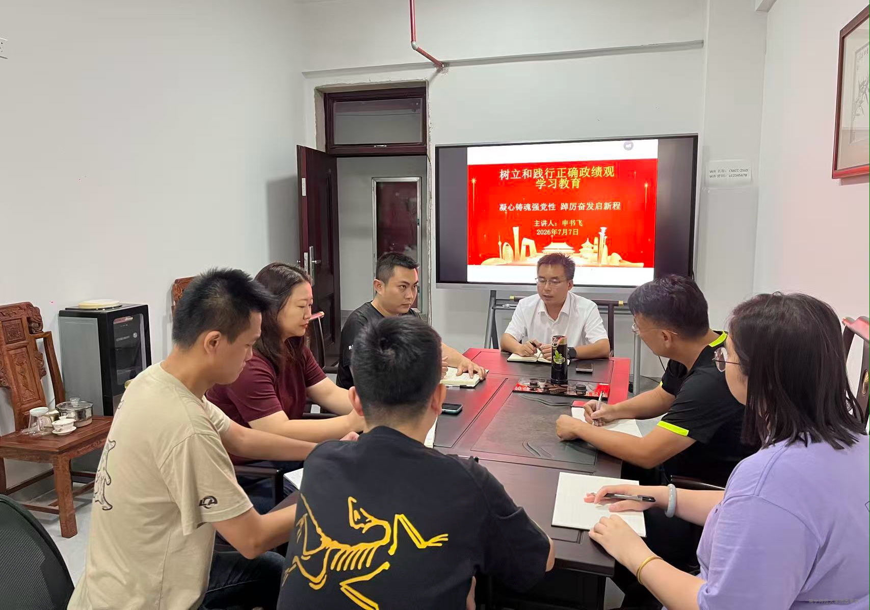 学校领导讲授树立和践行正确政绩观学习教育专题党课